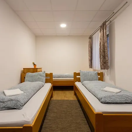 Rejteki Kutatohaz Хостел *