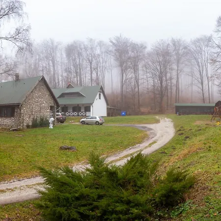Rejteki Kutatohaz Хостел Бюкксенткерест